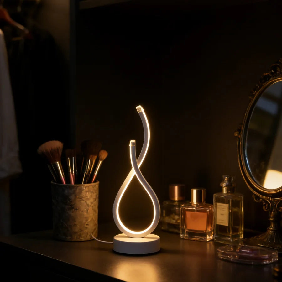 1PC Creative Modern Elegant White LOVE Gesture Desktop Lamp, USB Power Supply - Three-color Lighting, Suitable for Various Occas
